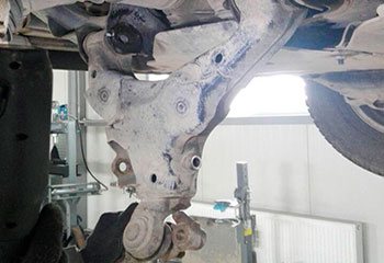 Замена переднего левого рычага Land Cruiser 200